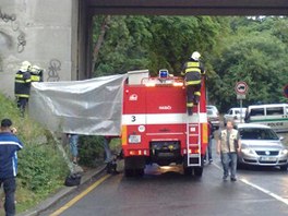 Viadukt v prask Libni, kde police nala tlo "hledae poklad".