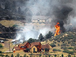 Ohe u spálil v Coloradu asi stovku budov a pipravil o ivot 62letou enu,...