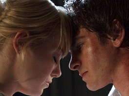 Emma Stone a Andrew Garfield ve filmu Amazing Spider-Man