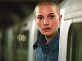 Natalie Portmanová ve filmu V jako Vendeta (2005)