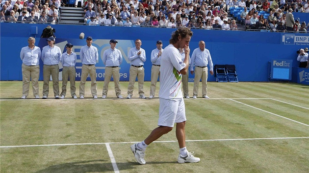 ODCHÁZÍ PRY. Argentinský tenista David Nalbandian byl kvli nevhodnému chování