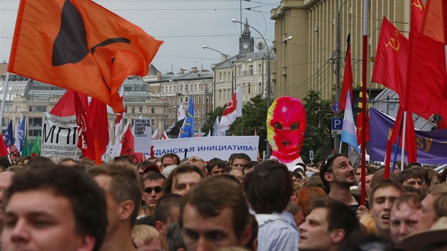 Na protivládních demonstracích v Moskv se selo údajn a 100 000 lidí