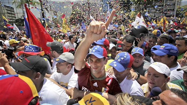 Na cestě venezuelského opozičního prezidentského kandidáta Henriquea Caprilese... Na cestě venezuelského opozičního prezidentského kandidáta Henriquea Caprilese...