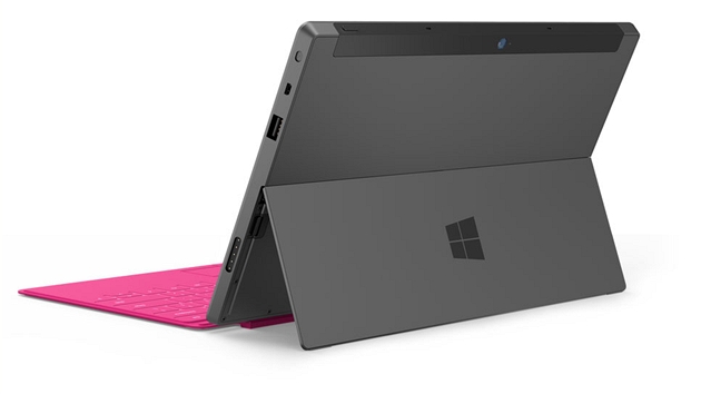 Tablety Surface od Microsoftu zatím prodlávají.