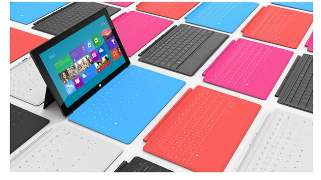 Tablety Surface od Microsoftu zatím prodlávají.