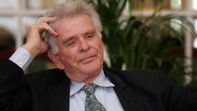 Rudi Mattoni je pravnukem zakladatele lázní v Kyselce Heinricha Mattoniho. Rudi Rudi Mattoni je pravnukem zakladatele lázní v Kyselce Heinricha Mattoniho. Rudi
