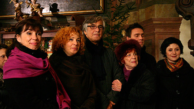 Nela Boudov, Kamila Maglov, Ji Bartoka, Jaroslava Adamov, Roman Vojtek a Martha Issov ve filmu Lb jako Bh (2009)