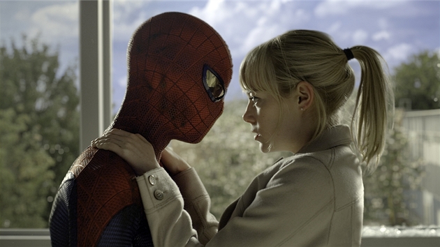 Andrew Garfield a Emma Stone ve filmu Amazing Spider-Man