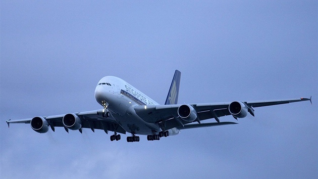 Obí airbus absolvoval první komerní let ze Singapuru do Sydney.