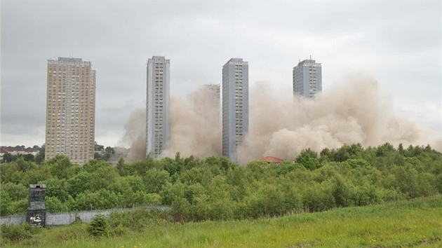 Osm ví plných byt vyrostlo na severovýchod Glasgow na konci 60. let. 