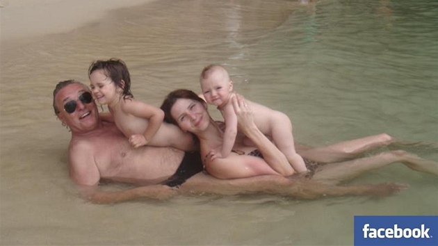 Karel Gott, jeho manelka Ivana a dcery Charlottka a Nelly na dovolen v Thajsku (2009)