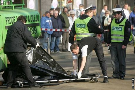 Za prvních est msíc roku 2006 zahynulo na eských silnicích nejmén lidí od roku 1990.