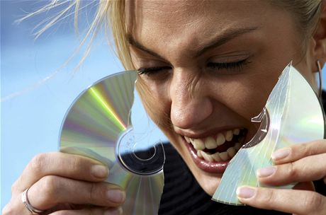 CD je na ústupu, budoucnost patí digitální distribuci