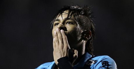 Hvzdný útoník Neymar byl po vyazení Santosu hodn zklamaný.