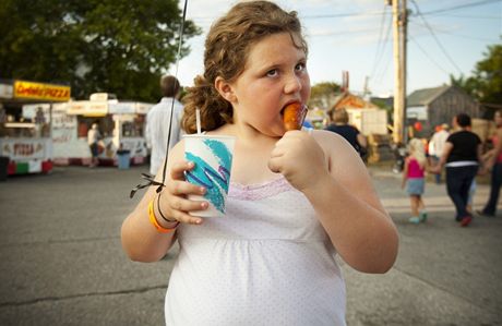 Dtí s nadváhou dramaticky nepibývá, víc je ale tch, které trpí nejt잚í formou obezity. (Ilustraní snímek)