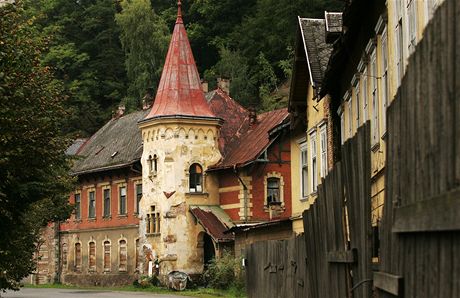 Dchodci z Kyselky po letech opustili zchátralý dm Stallburg a te se bojí o stechu nad hlavou.