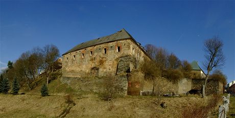 Touim  uniktn dlouhodob oputn hrad pvodem ze 13. stolet.