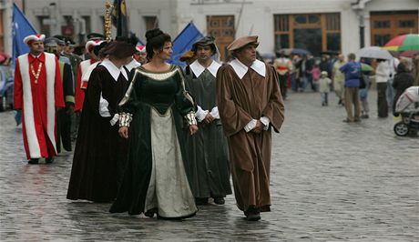 Souástí svátk msta Olomouce je letos i sout o nejlepí historický kostým. Vítzové se objeví v koáru v ele prvodu.