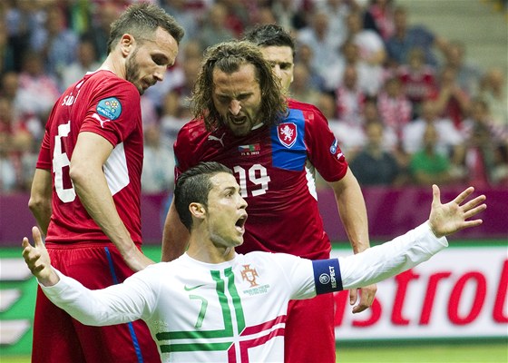 TAK PESTANE U? Petru Jirákovi se nelíbí stínosti Cristiana Ronalda.