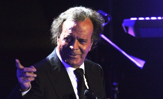 V praské O2 aren vystoupil 23. ervna 2012 panlský zpvák Julio Iglesias.