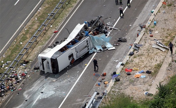 Lidé v Brn vzpomínali na obti dopravních nehod. Jednou z tragédií byla havárie eského autobusu v Chorvatsku.
