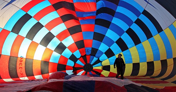 Zkuební lety mistrovství R v Balónovém létání u Radeína na ársku