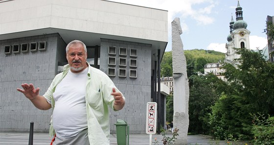 Pavel Opoenský, socha pocházející z Karlových Var, je autorem ulového