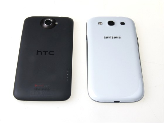 HTC One X a Samsung Galaxy S III