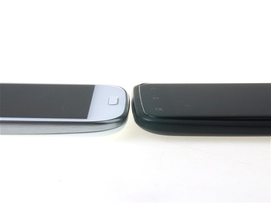 HTC One X a Samsung Galaxy S III