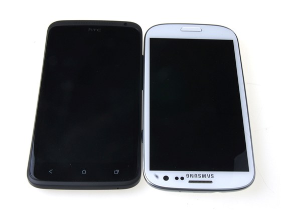 HTC One X a Samsung Galaxy S III