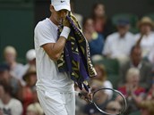 ZKLAMN. Tom Berdych vypadl ve Wimbledonu u v prvnm kole.