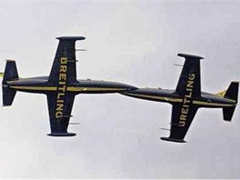 Akrobatick skupina Breitling Jet Team z Francie pevedla nad Hradcem Krlov