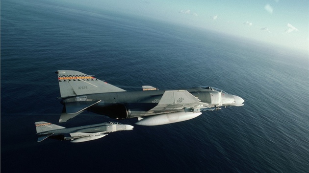 Stíhací stroje F-4 Phantom. Ilustrační foto Stíhací stroje F-4 Phantom. Ilustrační foto