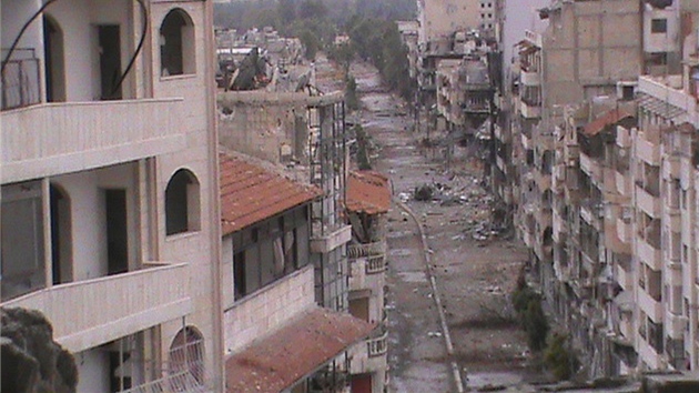 Rozstlen ulice msta Homs (22. ervna 2012)