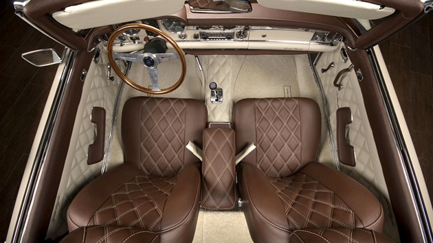 Nov upravený interiér vozu Mercedes-Benz W113 230 SL z roku 1963 od bulharské