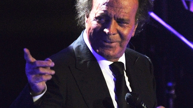 V praské O2 aren vystoupil 23. ervna 2012 panlský zpvák Julio Iglesias.