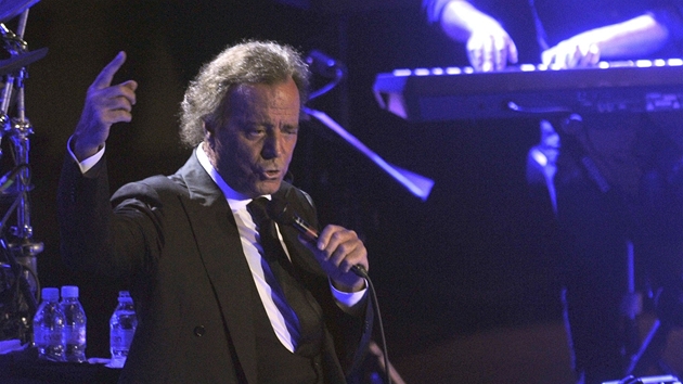 V praské O2 aren vystoupil 23. ervna 2012 panlský zpvák Julio Iglesias.