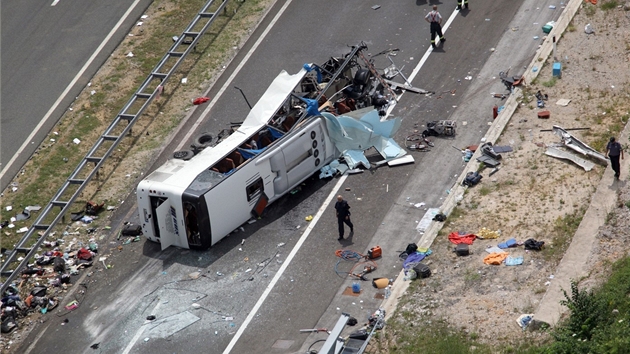 Nehoda eskho autobusu na chorvatsk dlnici A1, pi n zahynulo osm lid a 44 se zranilo. (23. ervna 2012)