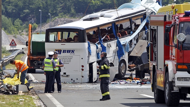 Policie vyetuje nehodu esk autobusu v Chorvatsku, pi n zahynulo 8 lid (23. ervna 2012)