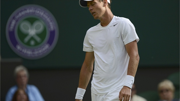 ZKLAMÁNÍ. Tomá Berdych vypadl ve Wimbledonu u v prvním kole.