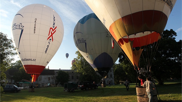 Zkuební lety mistrovství R v Balónovém létání u Radeína na ársku