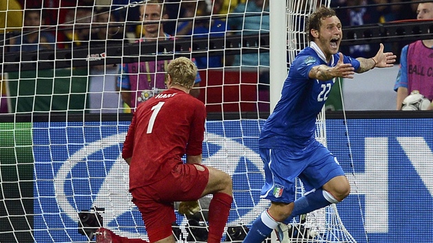 JSME V SEMIFINLE. Ital Alessandro Diamanti promnil rozhodujc penaltu a js, anglick brank Joe Hart se dus zklamnm. 