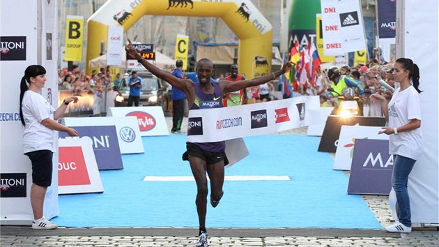 Vítěz Olomouckého půlmaratonu 2012 Nicholas Kipkemboi z Keni. Vítěz Olomouckého půlmaratonu 2012 Nicholas Kipkemboi z Keni.