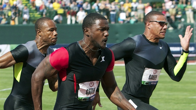 NATEL TO VEM. Justin Gatlin (uprosted) bí pro americké zlato, do Londýna