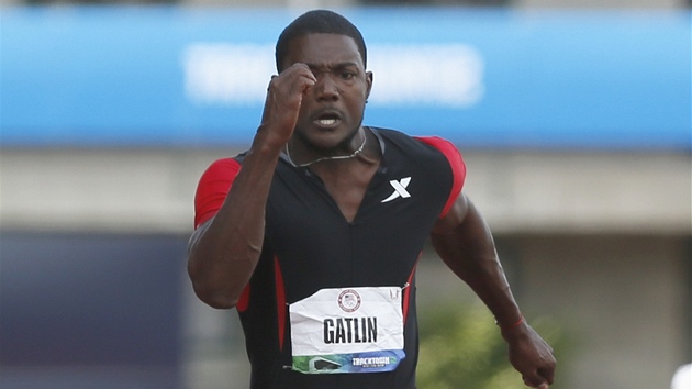 HRA SVAL. Justin Gatlin letí do cíle v Eugene a zárove za letenkou do