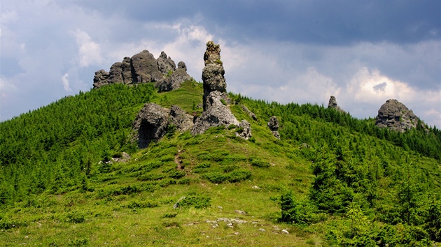 Vrch 12 Apotol (1 775 m) zdobí bizarní andezitové skály.