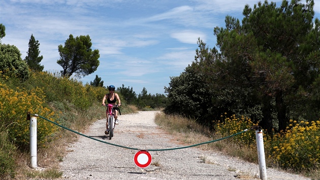 Divokou krajinou Provence vede celá ada cest, urených pouze pro cyklisty. 