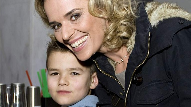 Svtlana Zárubová se synem Viktorem (2009)