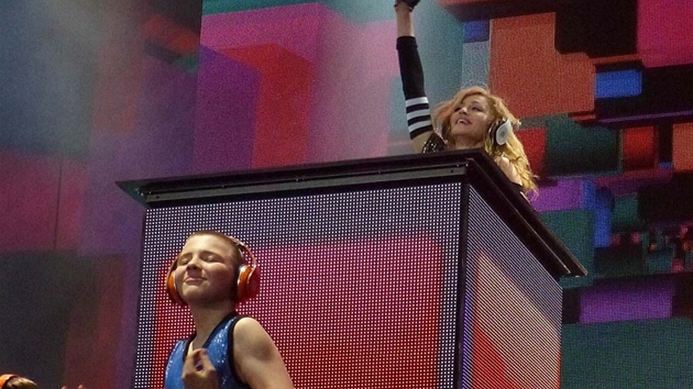 Madonna a jej syn Rocco bhem turn MDNA (m 2012)