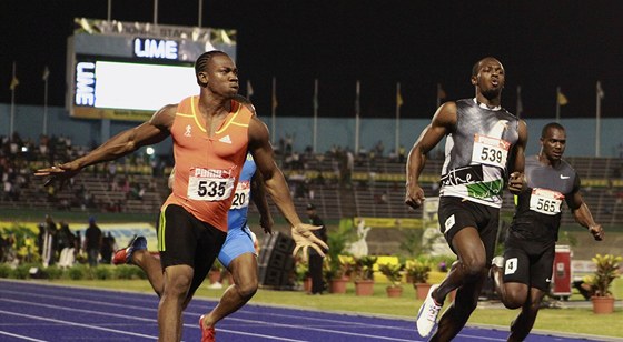 Yohan Blake (vlevo) a Usain Bolt na jamajském ampionátu